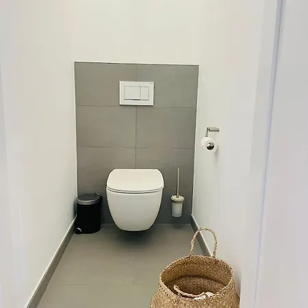 Practical One Bedroom Flat With Terrace And Parking Apartamento